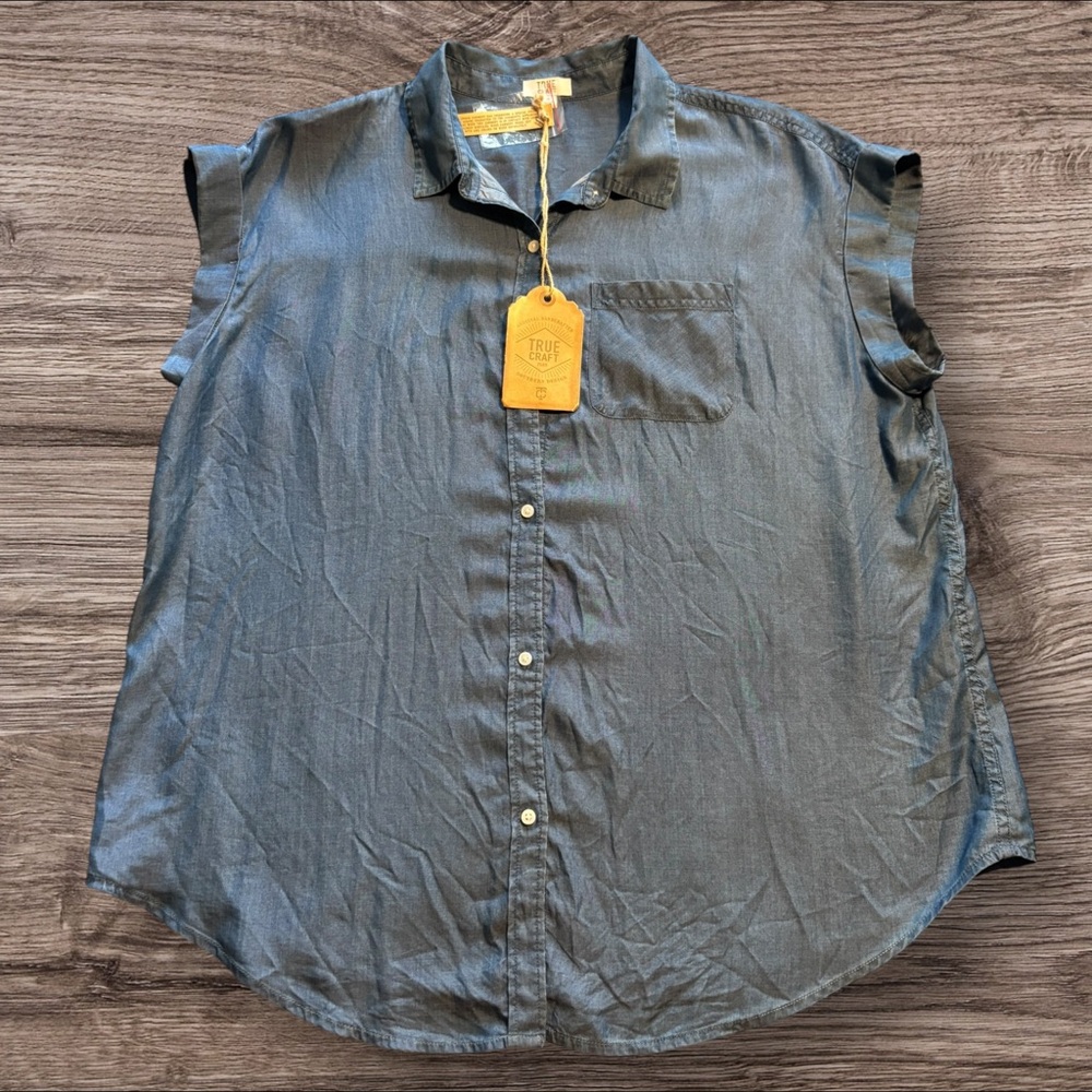 Women’s True Craft Chambray Shirt - Picture 2 of 9